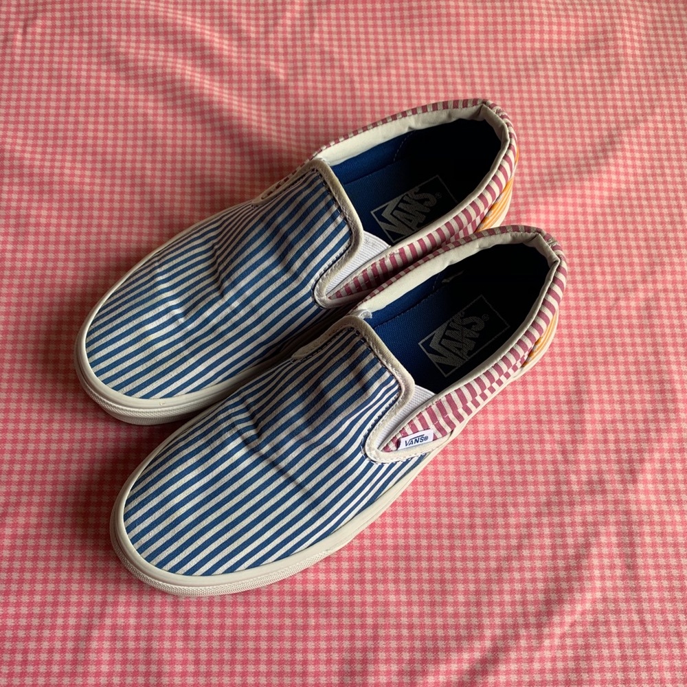 VAN’s striped slip-On
